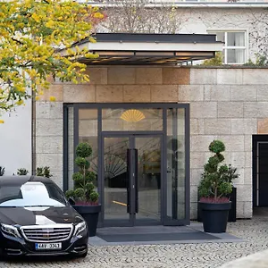 Mandarin Oriental, Hotel